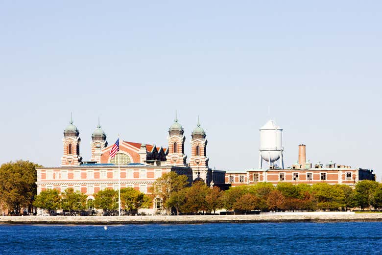 Ferry a la Estatua de la Libertad y Ellis Island con audioguía, Nueva ...