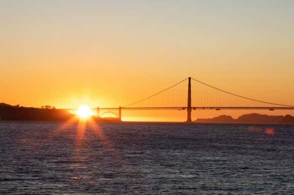 Paseo en barco al atardecer por la bahía de San Francisco