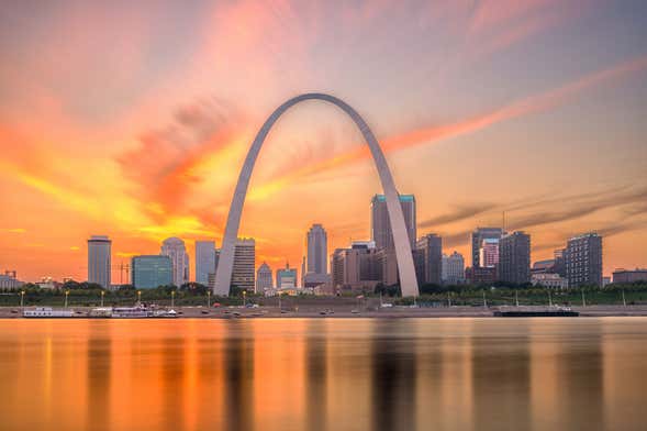 St. Louis Guided Tour + Mississippi River Boat Ride