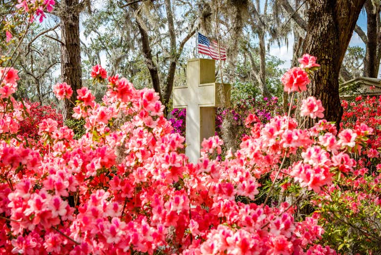 Cross in the Bonaventure Cemetery