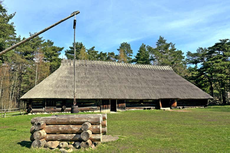 Una granja típica en el Museo al Aire Libre de Estonia