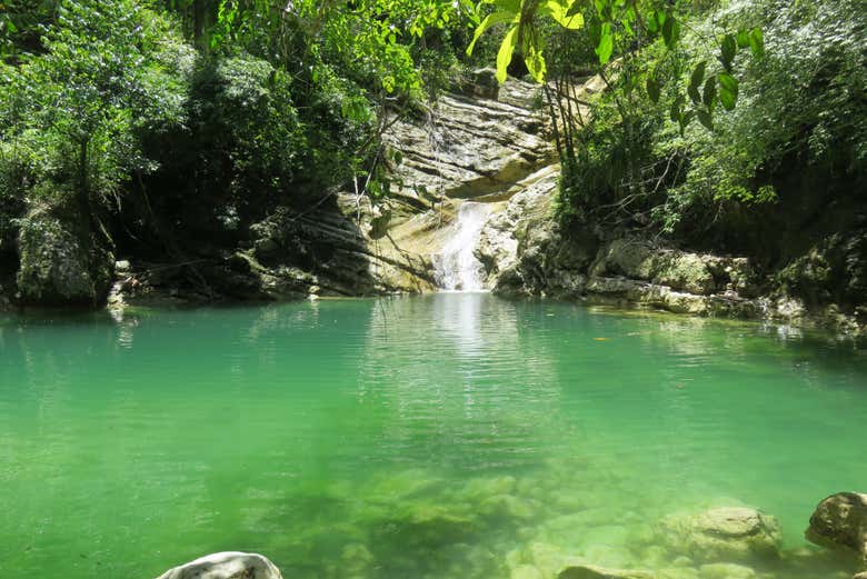 El agua cristalina de las cascadas de Bohol