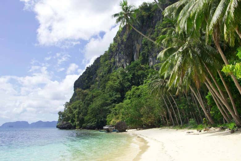 Bay of Bacuit Boat Trip from El Nido - Book at Civitatis.com