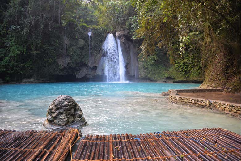 Enjoy the beautiful transparent water from the waterfall