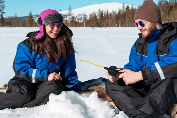 Aprendiendo a pescar en el hielo