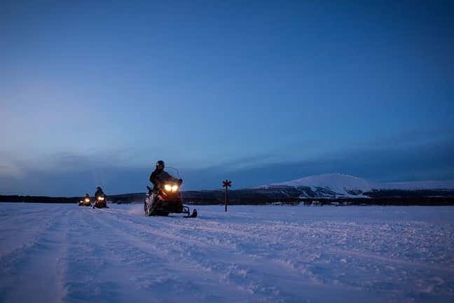 Paseo en moto de nieve