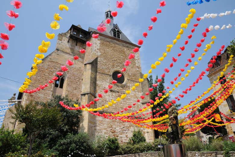 Admire the stunning Santiago Church