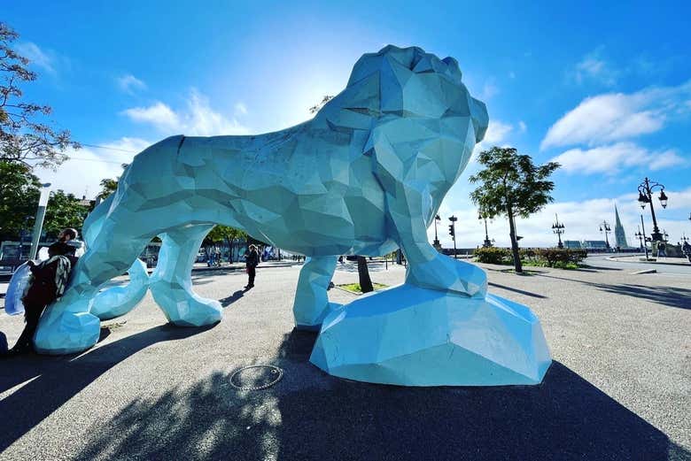 León azul de la Place Stalingrad