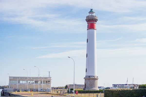 Visit the Ouistreham Lighthouse