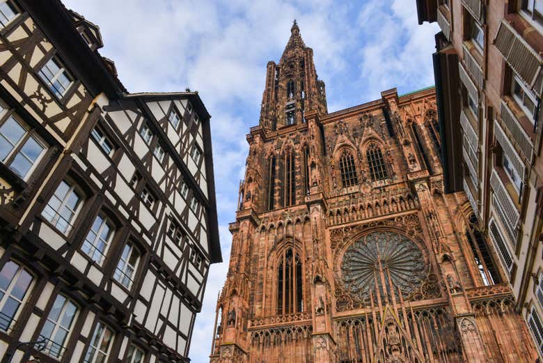 Admirando a catedral de Estrasburgo