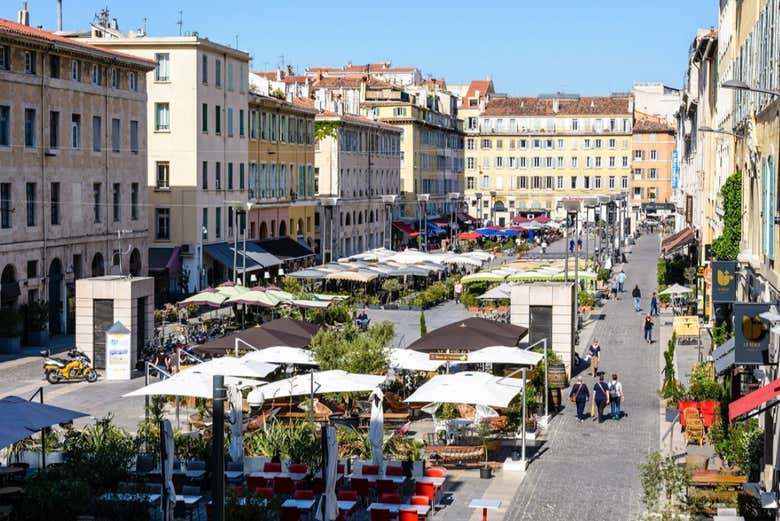 La plaza peatonal de Cours Honoré-d’Estienne-d’Orbes