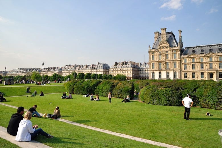 Free Walking Tour of Paris - Book Online at Civitatis.com