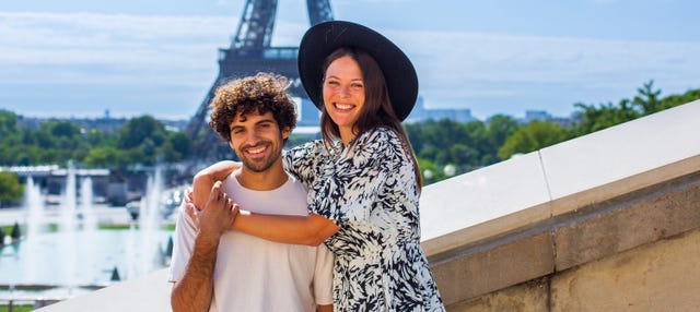 Sesión fotográfica privada en el exterior de la Torre Eiffel