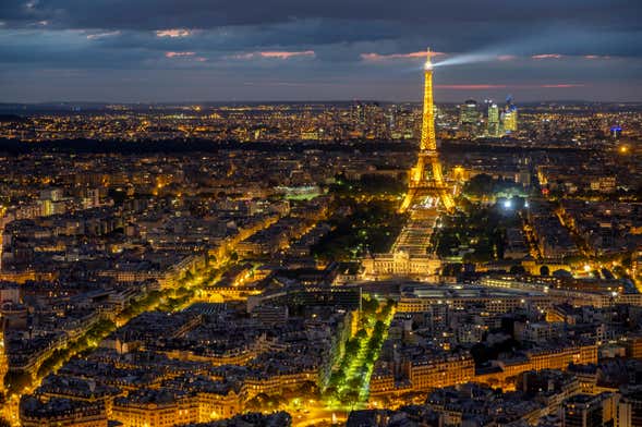 Tour nocturno por París + Espectáculo en el Moulin Rouge