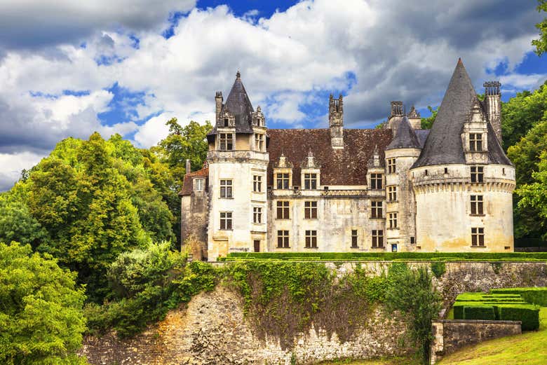 Visit Puyguilhem Castle in Villars