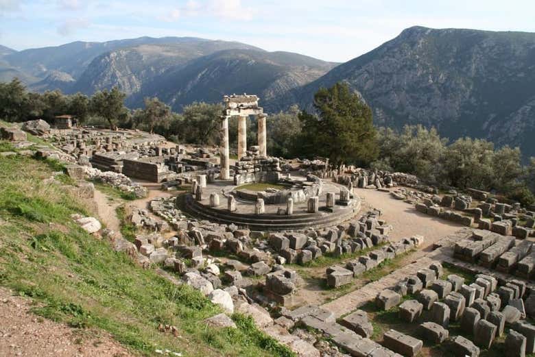 Vista panorâmica do sítio arqueológico de Delfos