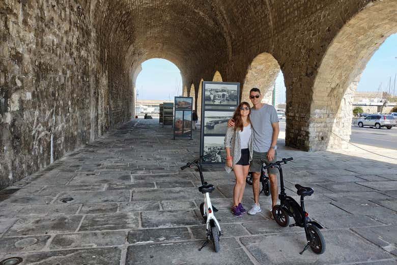 Desfrutando do tour de bicicleta elétrica por Heraklion