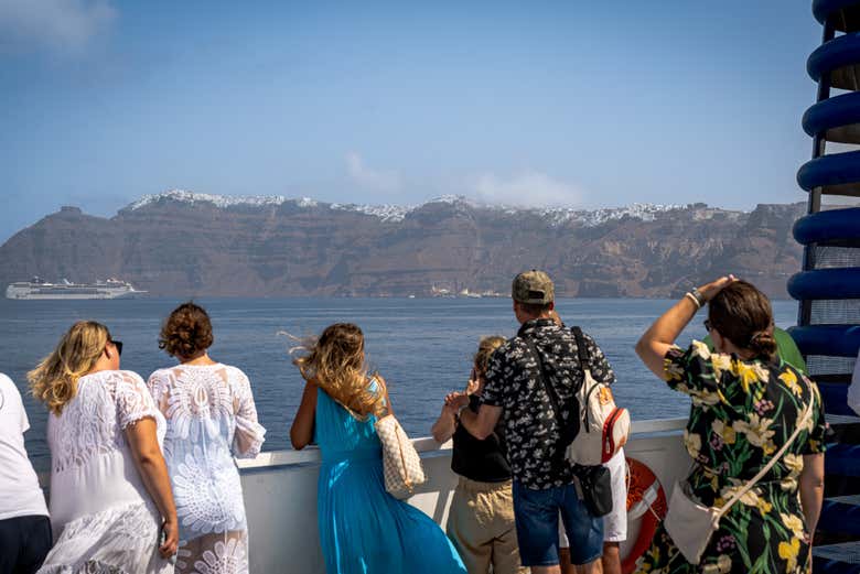 Balade en bateau à Santorin