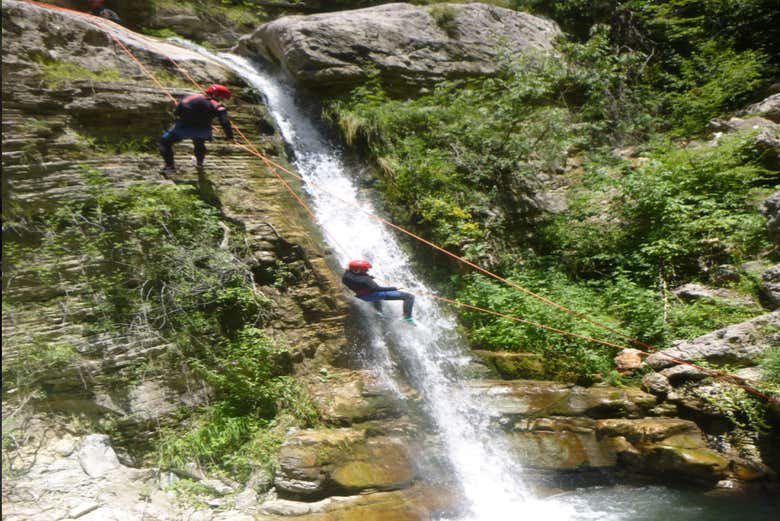 Discesa in corda doppia alla cascata