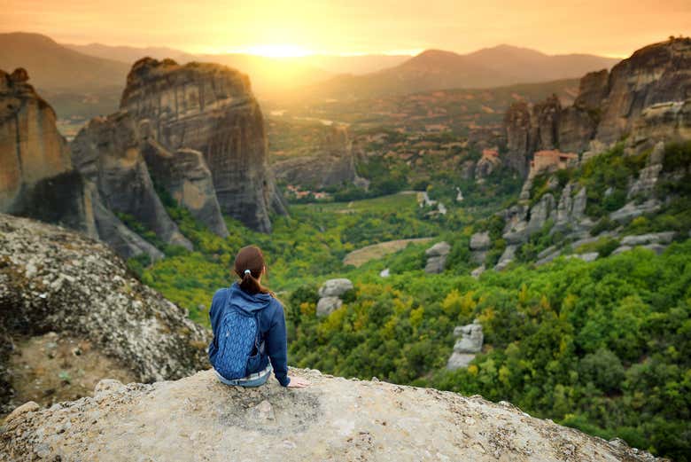 Admirez le paysage au coucher du soleil