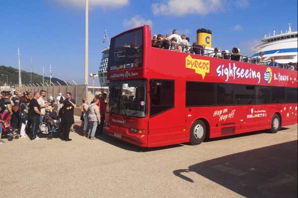 Autobús turístico entre Katákolo y Pyrgos