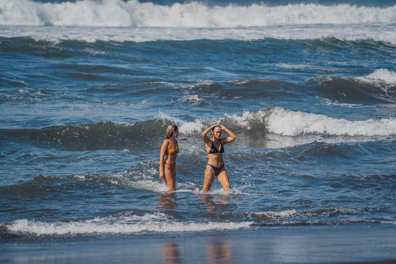 Disfrutando de las olas en El Paredón