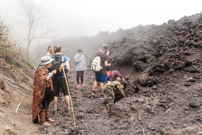 Ascenso por la ladera del Volcán Pacaya