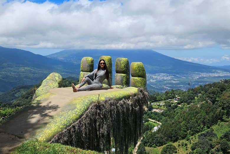 La mano gigante de Hobbitenango