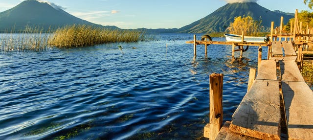 Guatemala, Atitlansee, Santiago, Atitlan, shore, fishing boats, volcano San  Pedro Lateinamerika, highland region, Lago de Atitlan, lake, waters,  mountain lake, shore, bridge, boots, mountain, volcano cone Stock Photo -  Alamy