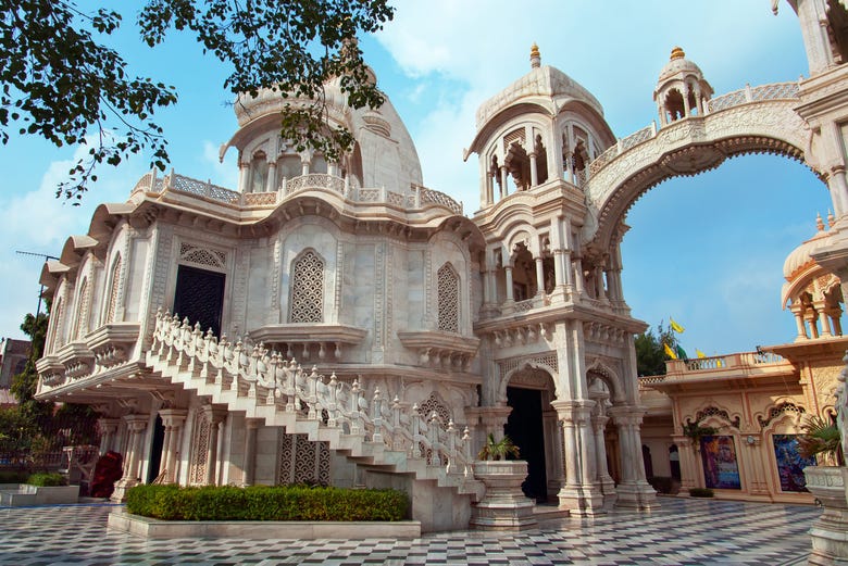 Visit the magnificent Sri Krishna Balaram Temple