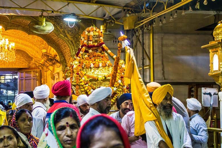 Cerimônia Palki Sahib no Templo Dorado