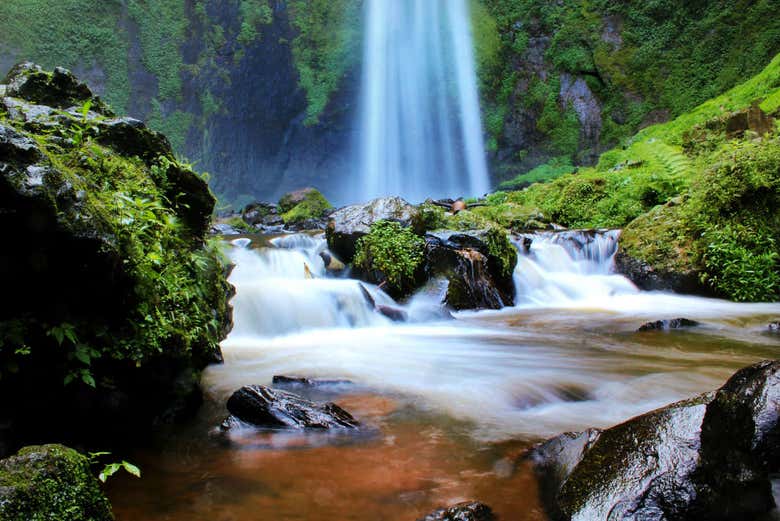 Admire the Cimahi waterfall