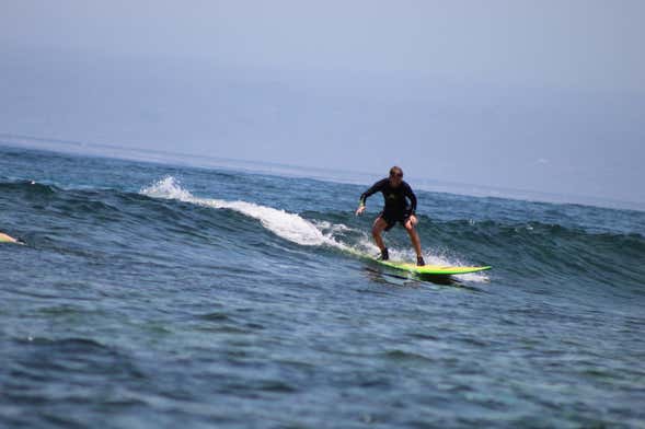 Curso de surf en Nusa Lembongan