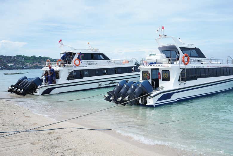 Hop on the Bali speedboat