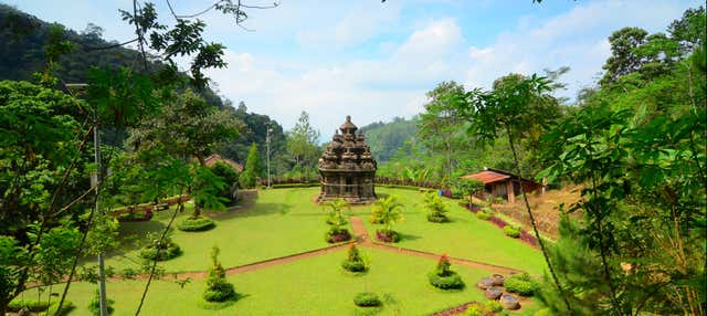 Borobudur Private Excursion + Hiking to Selogriyo Temple from Yogyakarta