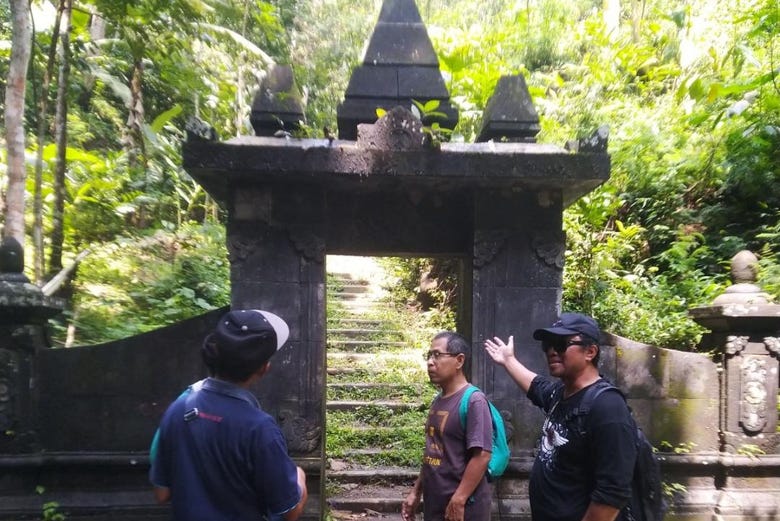 Entrance to Selogriyo Temple