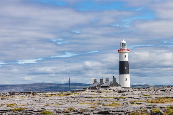 Ferry a Inisheer + Paseo en barco por los acantilados de Moher desde Doolin