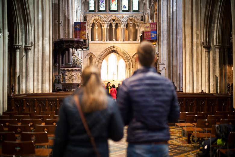 Recorriendo el interior de la Catedral de San Patricio