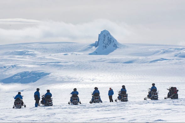 Paseo en moto de nieve por el glaciar Vatnajökull