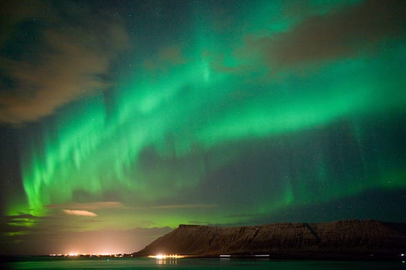 https://www.civitatis.com/f/islandia/reikiavik/excursion-aurora-boreal-589x392.jpg