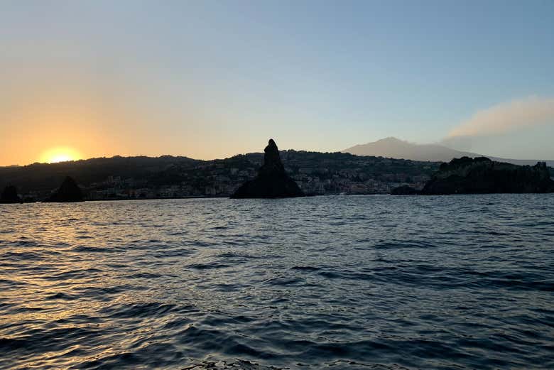 Navegando por las costas de Aci Castello