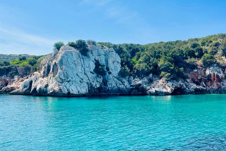 Sail along Cape Caccia