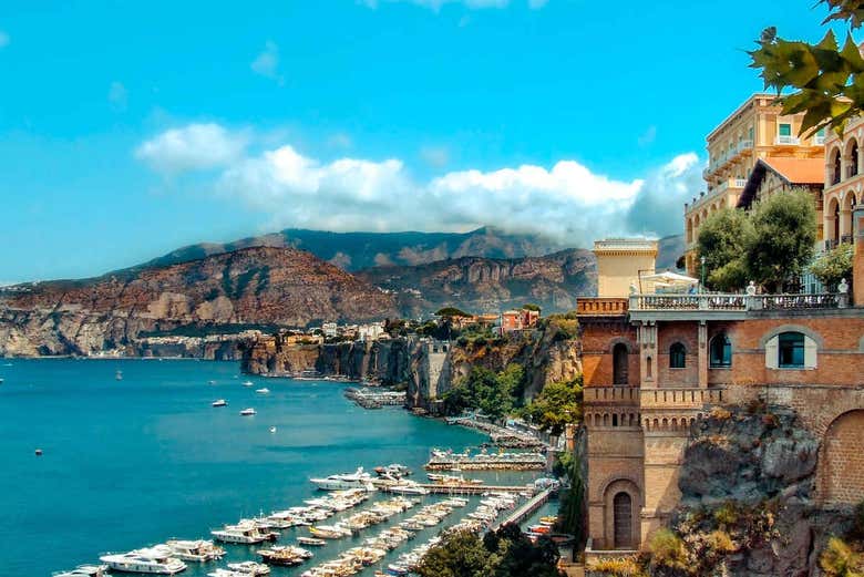 Vue sur le port de Capri