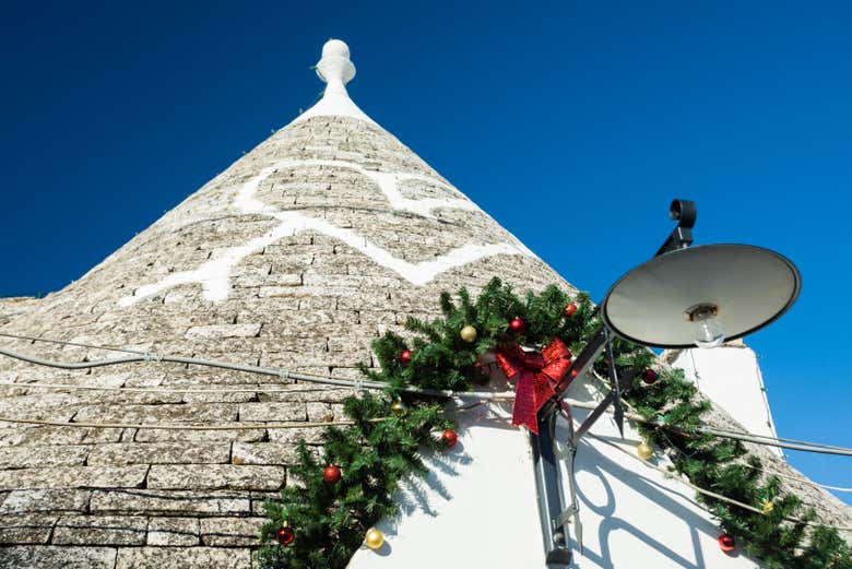 A trullo decorated for Christmas