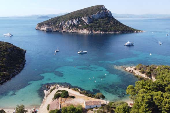 Paddleboarding at Cala Moresca