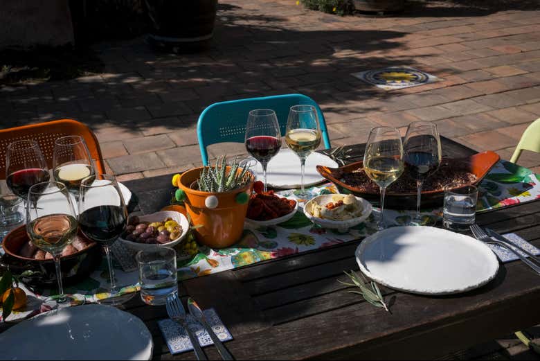 Mesa llena de comida