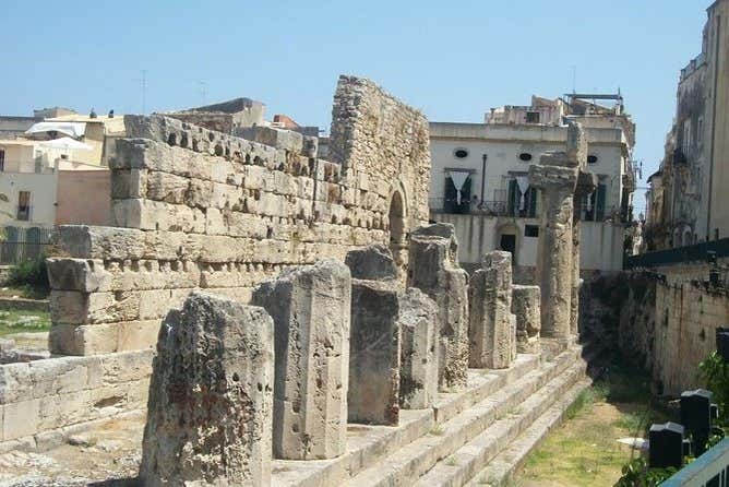 Antiguas columnas del templo de Apolo en Siracusa