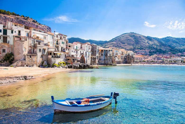 Sail along the coast of Cefalù