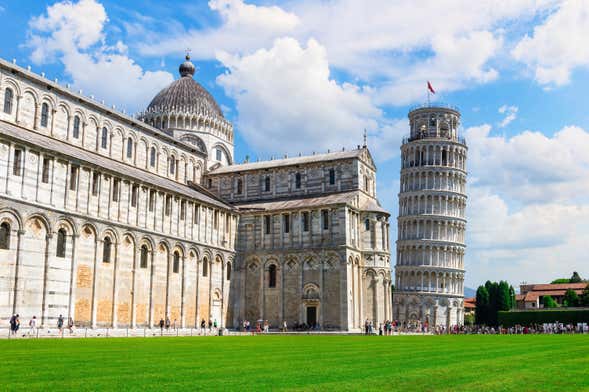 Escursione libera a Pisa e Lucca