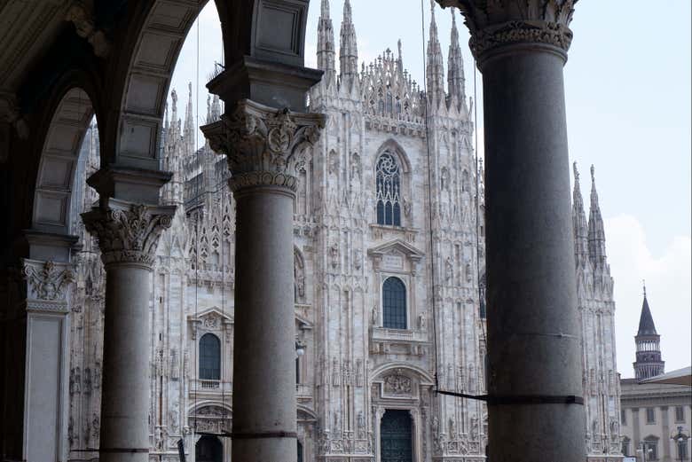 Fachada principal de la catedral de Milán 